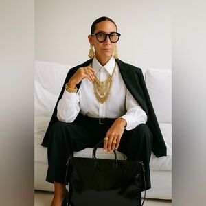 👜 Tote - Luxury Black Patent with Red Satin Lining – Spacious & Chic